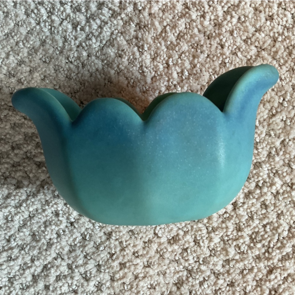 Van Briggle vintage tulip vase bowl pot Ming blue ombré scallop edge
